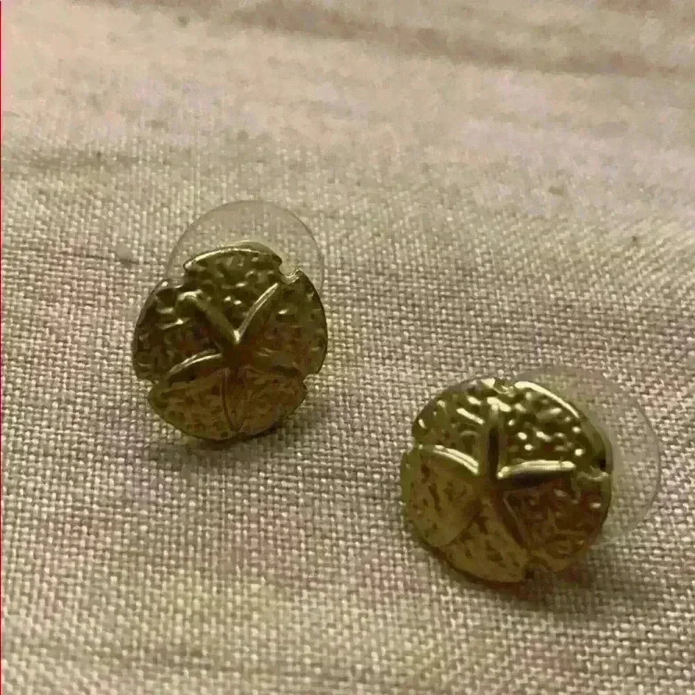 Seashell Earring Studs - Picture 2 of 3